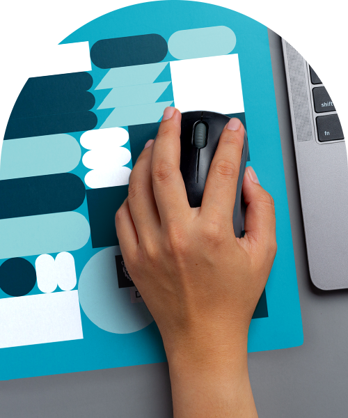 Hand som använder en datormus